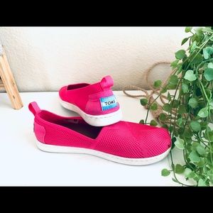 Pink mesh Toms
